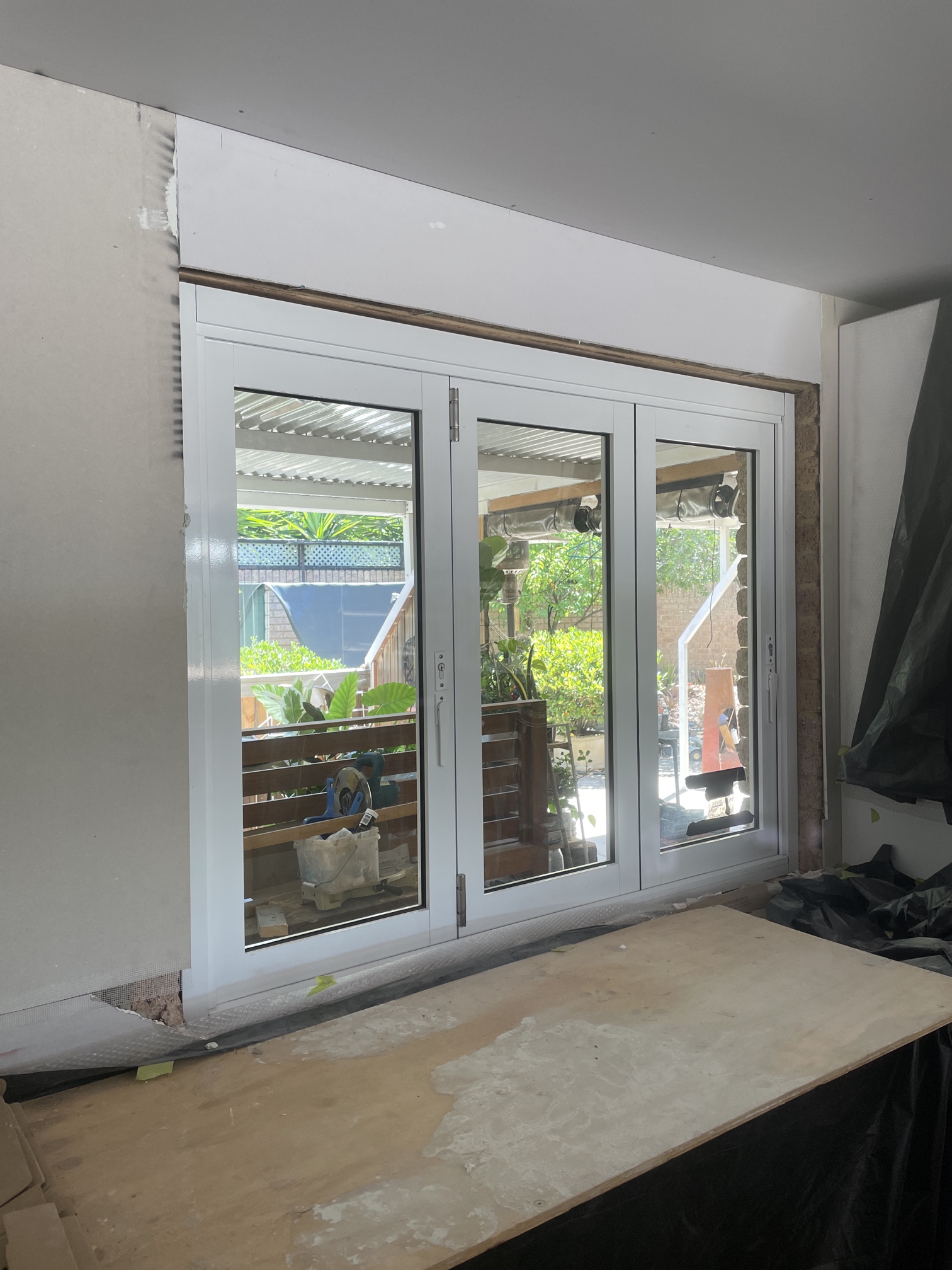 BI FOLD WINDOW WHITE FRAME Inside