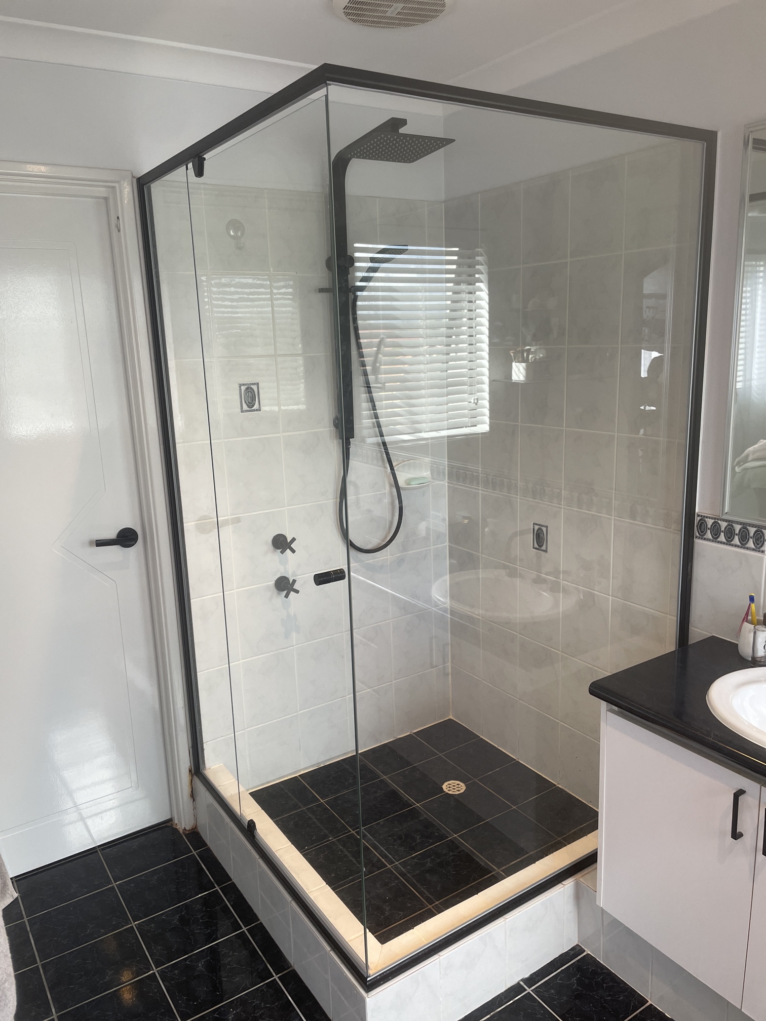Black Semi Frameless Front And Return 1
