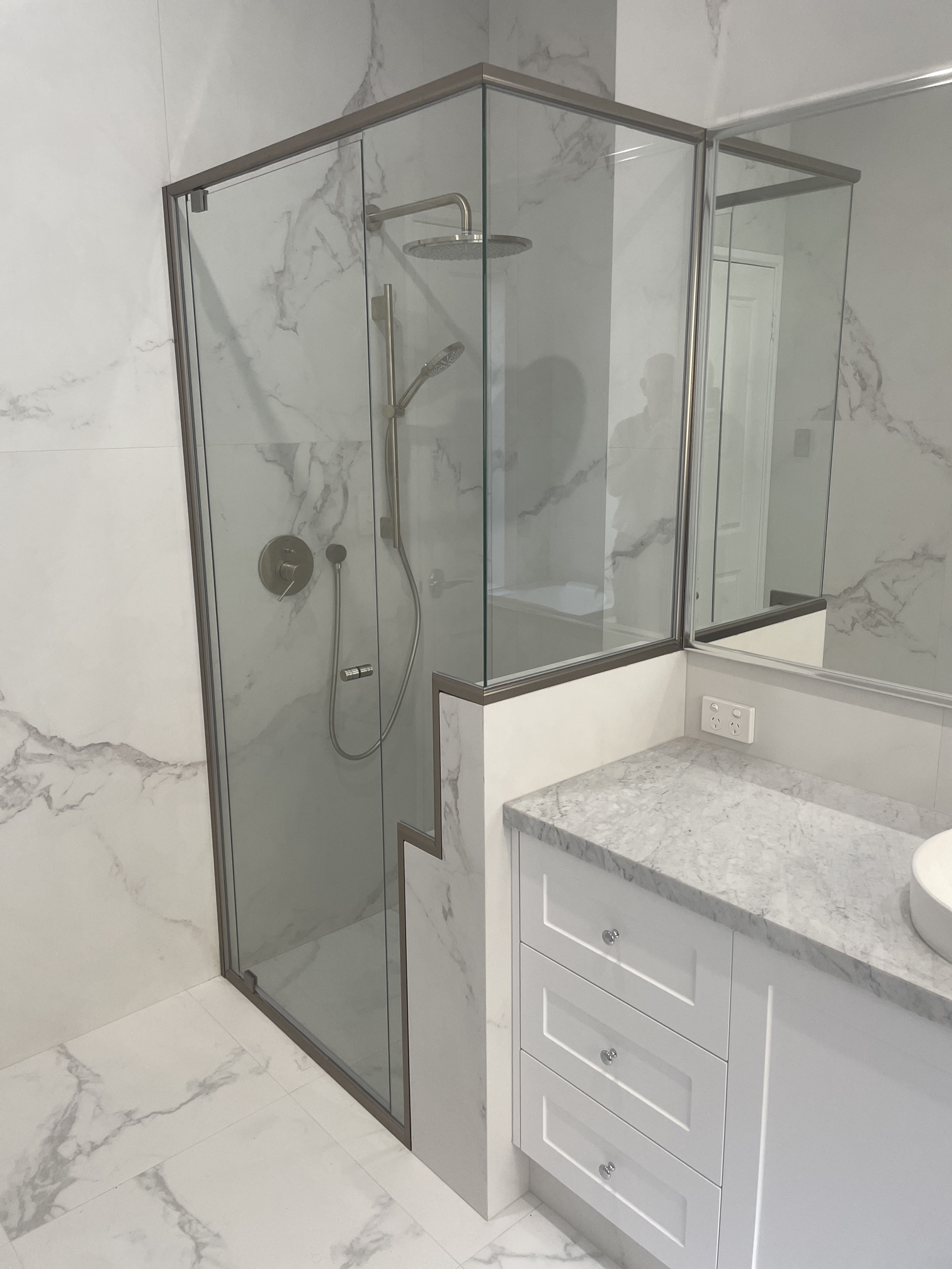 SEMI FRAMELESS SHOWER SCREEN_SONG MOSMAN PARK AFTER 1