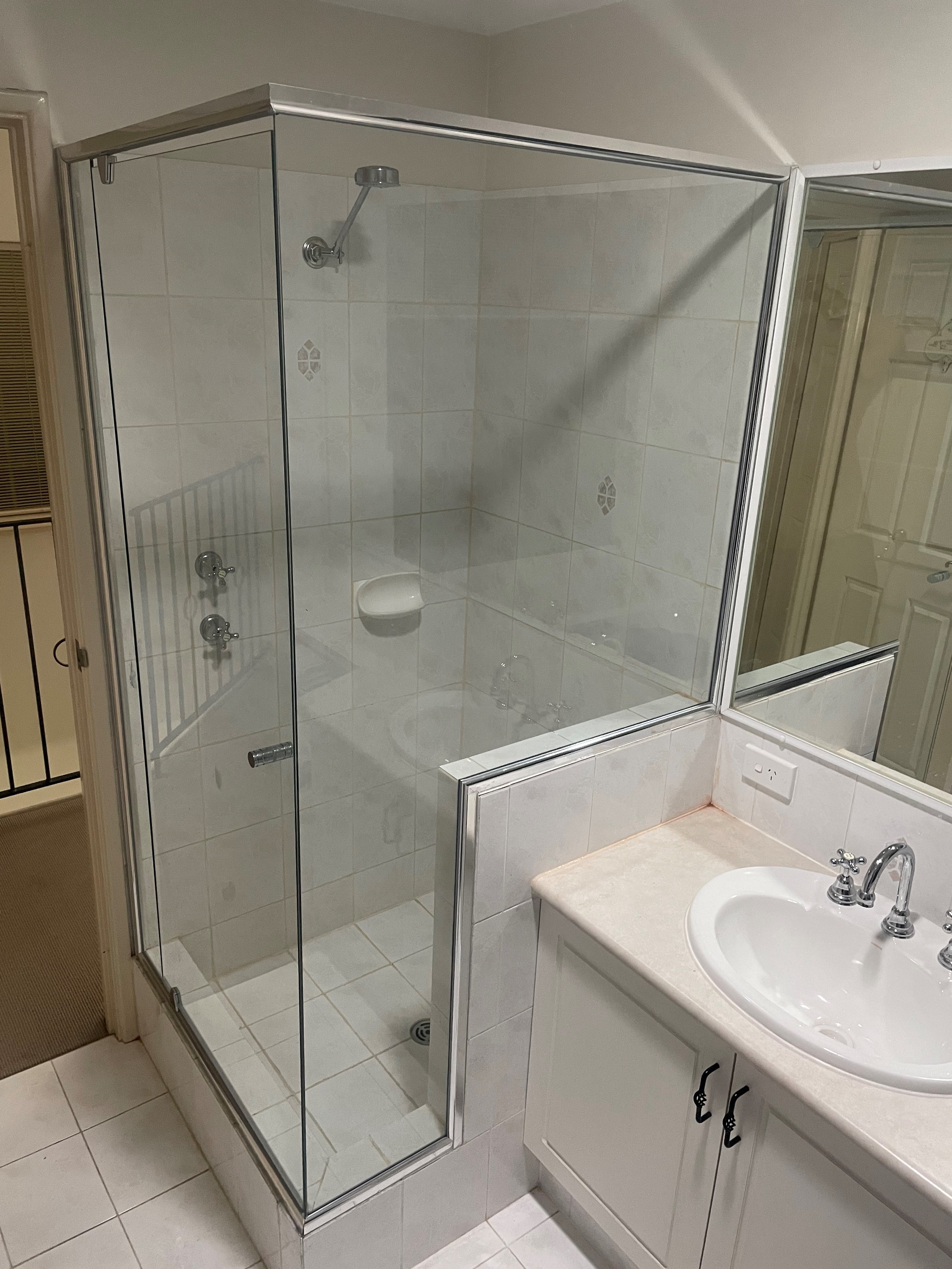 Semi Frameless Front And Return With Leg